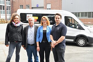 Das PASCH-Mobil bei der Firma Haver & Boecker in Oelde.