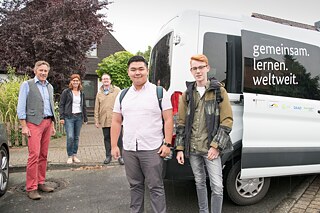 Das PASCH-Mobil bei Familie Schladebusch und ihrem Gast Toshiyuki aus Japan. 