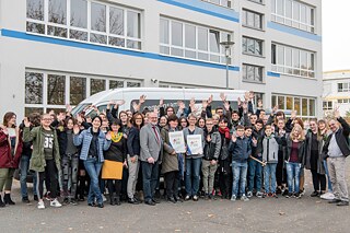 Die deutsch-georgische Austauschgruppe, Schulleiterin Kerstin Ackermann, dt. und georg. Lehrkräfte. 